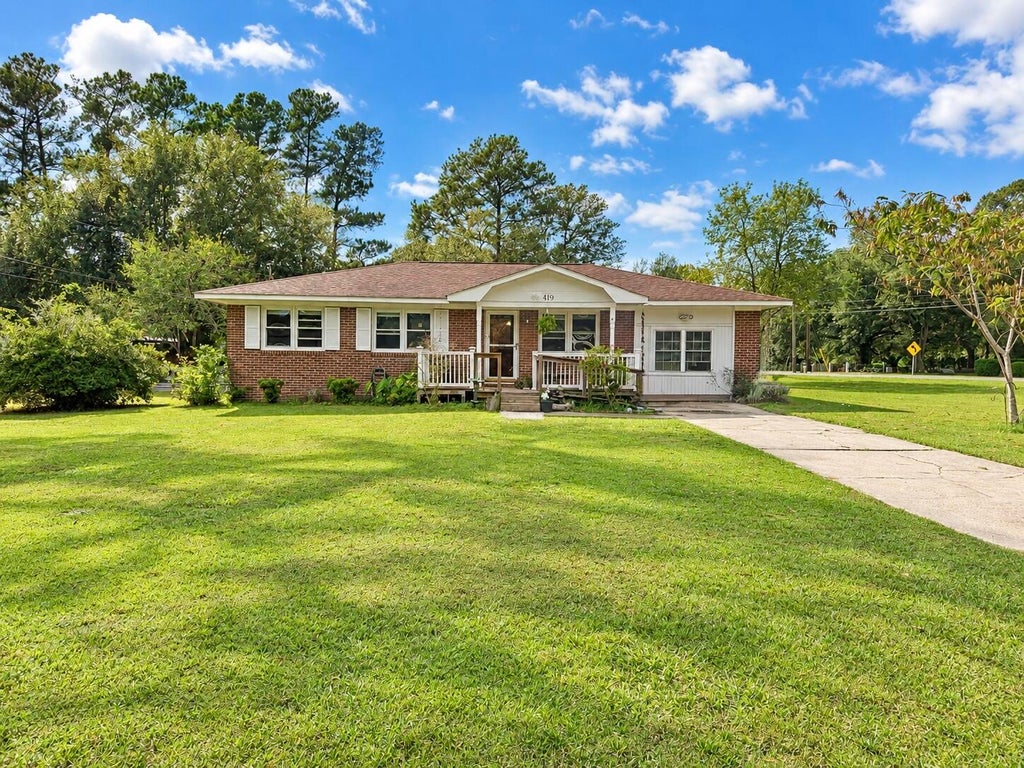 Photo of 419 Forest Circle, Summerville, SC 29483 (MLS # 26028202)