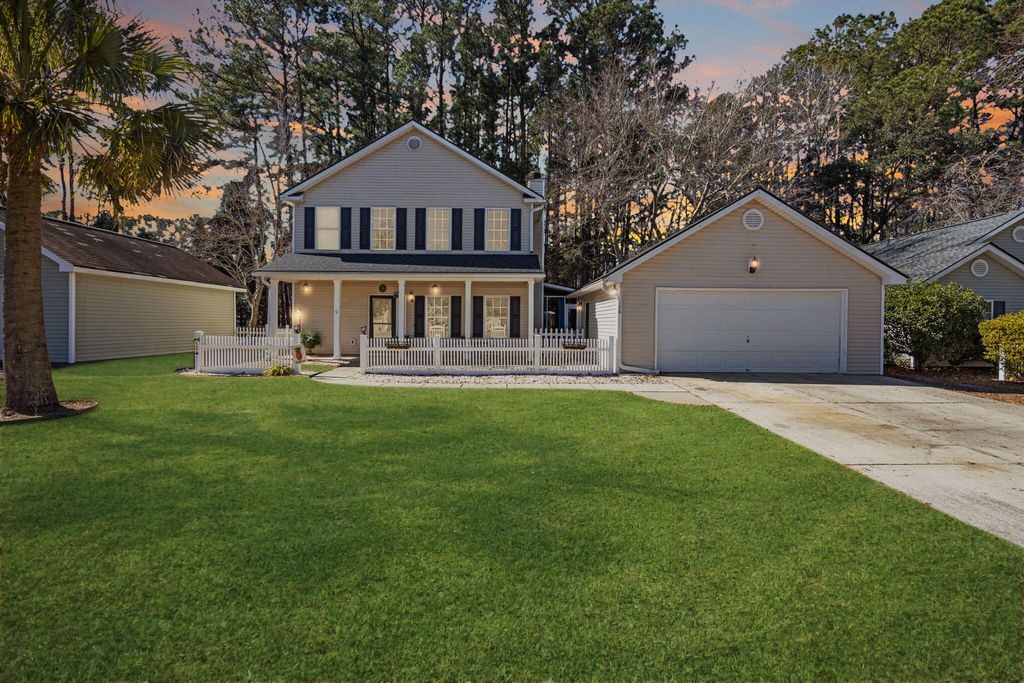 Photo of 128 Jupiter Lane, Summerville, SC 29483 (MLS # 26004243)