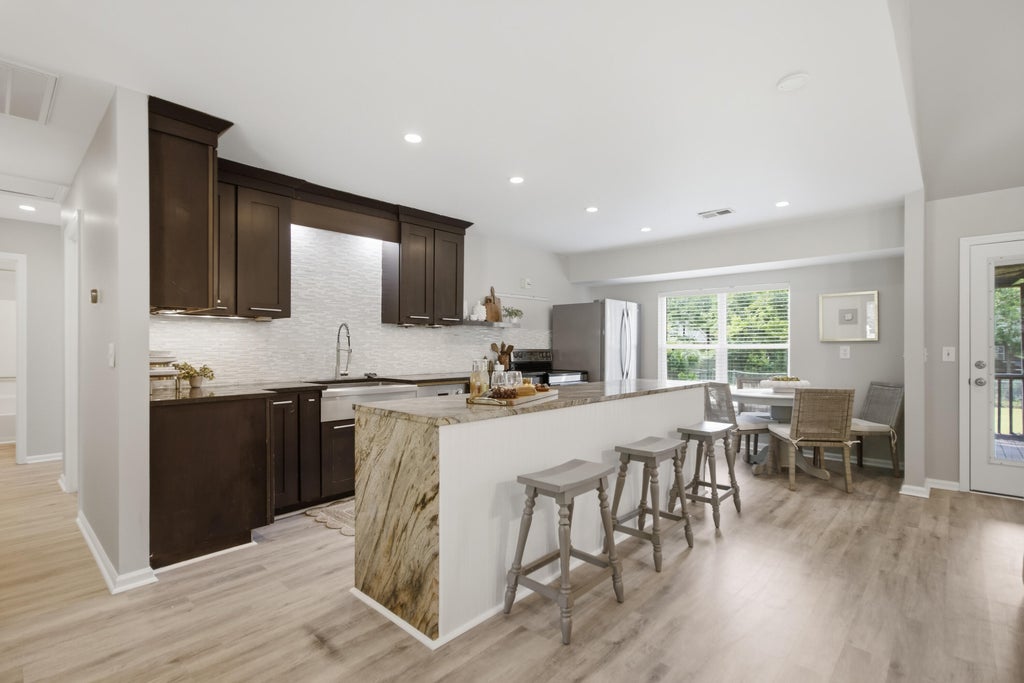 Photo of 1660 Babington Way, Mount Pleasant, SC 29464 (MLS # 26026486)