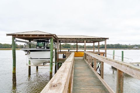 A home in Wadmalaw Island