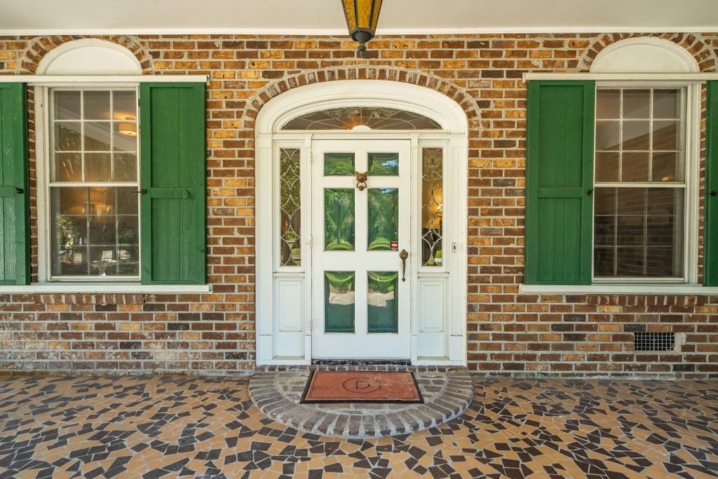Photo of 734 Waites Drive, Charleston, SC 29412 (MLS # 26025440)