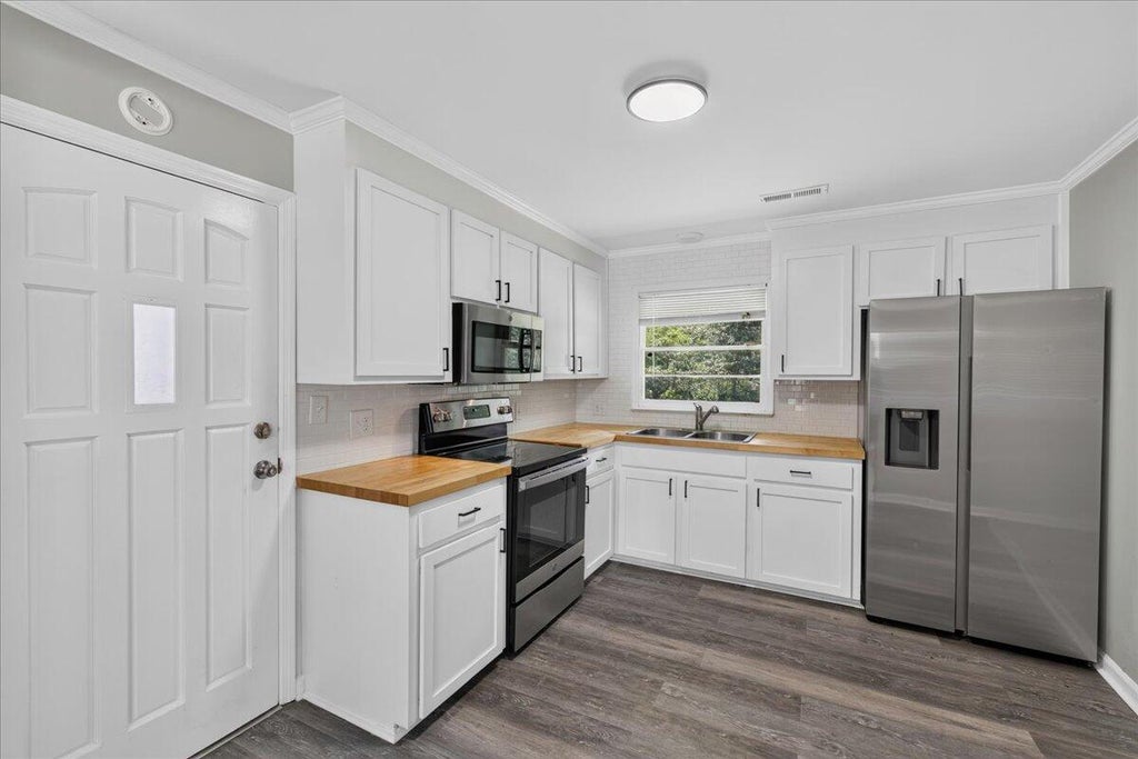 Photo of 1450 N Sherwood Drive, Charleston, SC 29407 (MLS # 26021334)