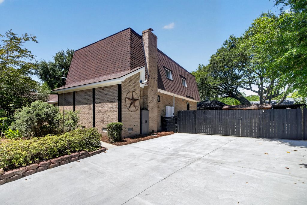 Photo of 18 Old English Drive, Charleston, SC 29407 (MLS # 26013608)