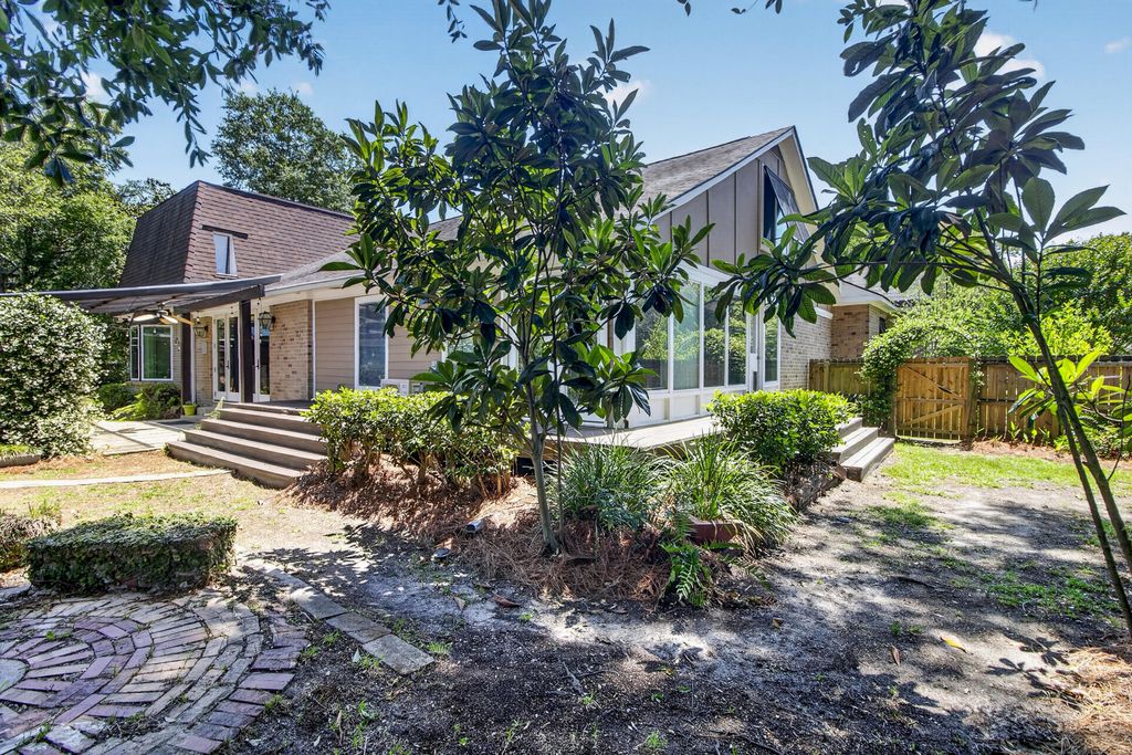 Photo of 18 Old English Drive, Charleston, SC 29407 (MLS # 26013608)