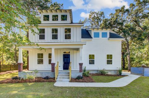 Photo of 1047 Bradford Avenue, Charleston, SC 29412 (MLS # 25027636)