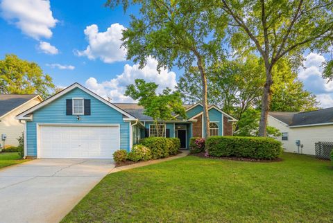Photo of 1312 Horseshoe Bend, Mount Pleasant, SC 29464 (MLS # 26009620)