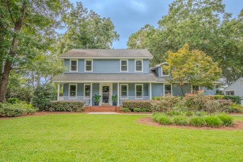 Photo of 1161 Parkway Drive, Mount Pleasant, SC 29464 (MLS # 25025114)
