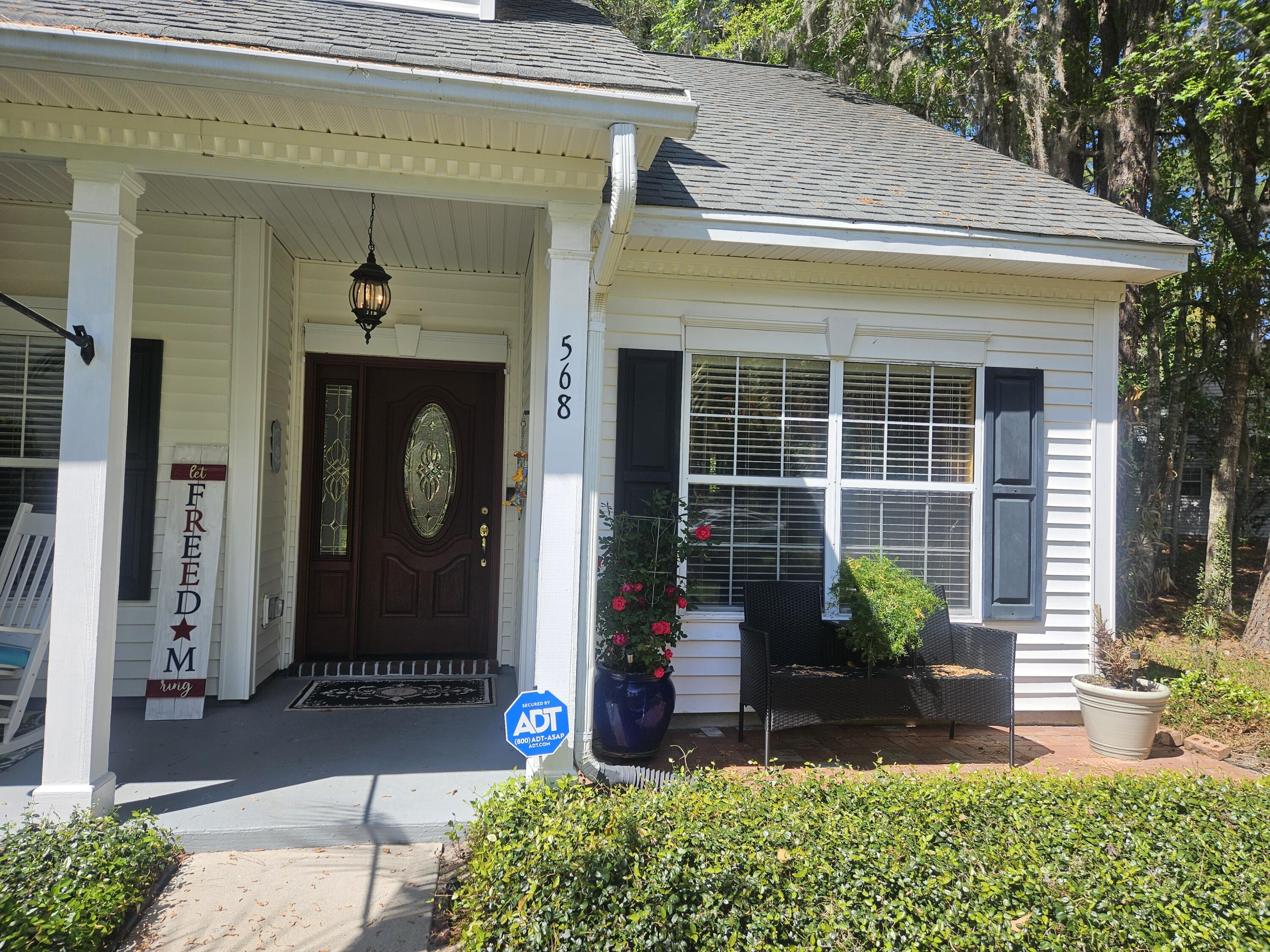 568 Pointe Of Oaks Road