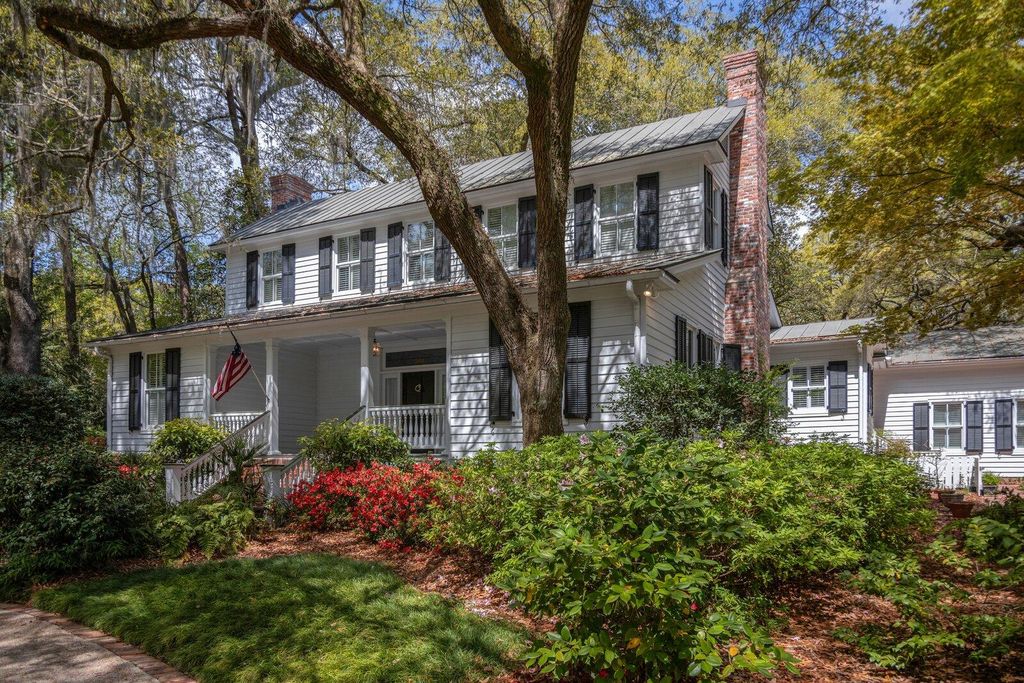 Photo of 500 Central Avenue, Summerville, SC 29483 (MLS # 26010795)