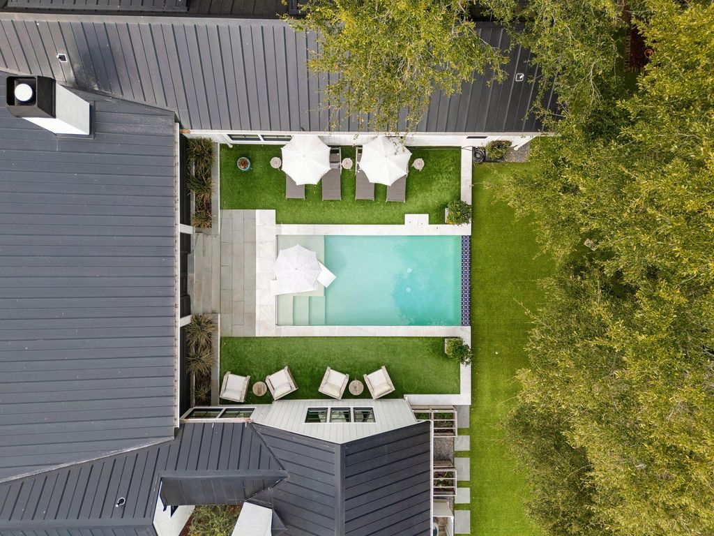 Photo of 1027 Lakeview Drive, Mount Pleasant, SC 29464 (MLS # 26005214)