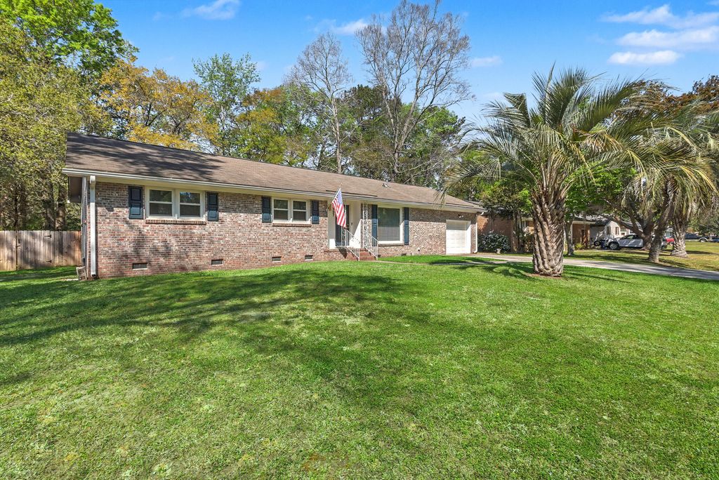 Photo of 737 Canary Drive, Charleston, SC 29414 (MLS # 26008509)