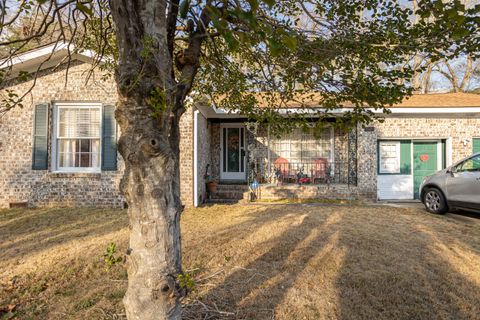 A home in North Charleston