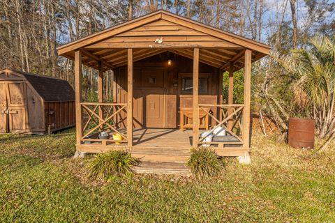 A home in North Charleston