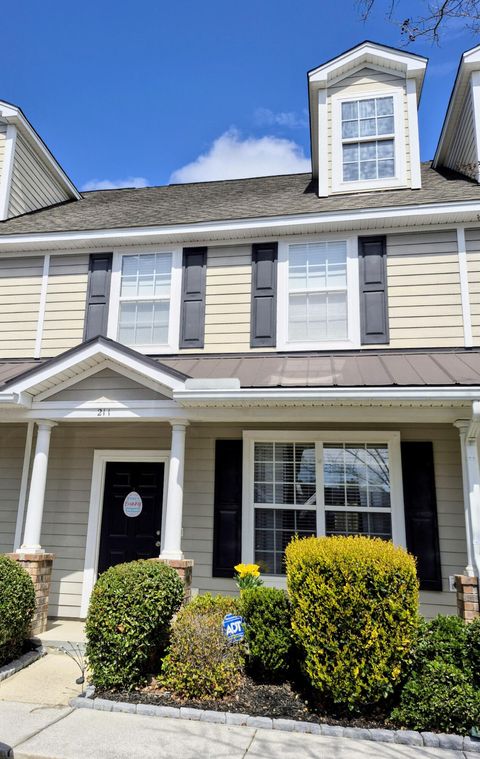 Photo of 211 Hemingway Circle, Summerville, SC 29483 (MLS # 26007703)