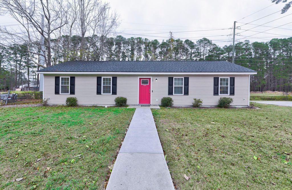 Photo of 127 Fripp Lane, Summerville, SC 29483 (MLS # 25021150)
