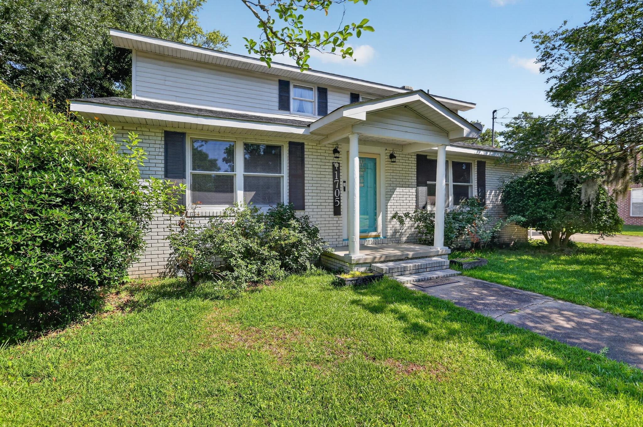 1705 Redwood