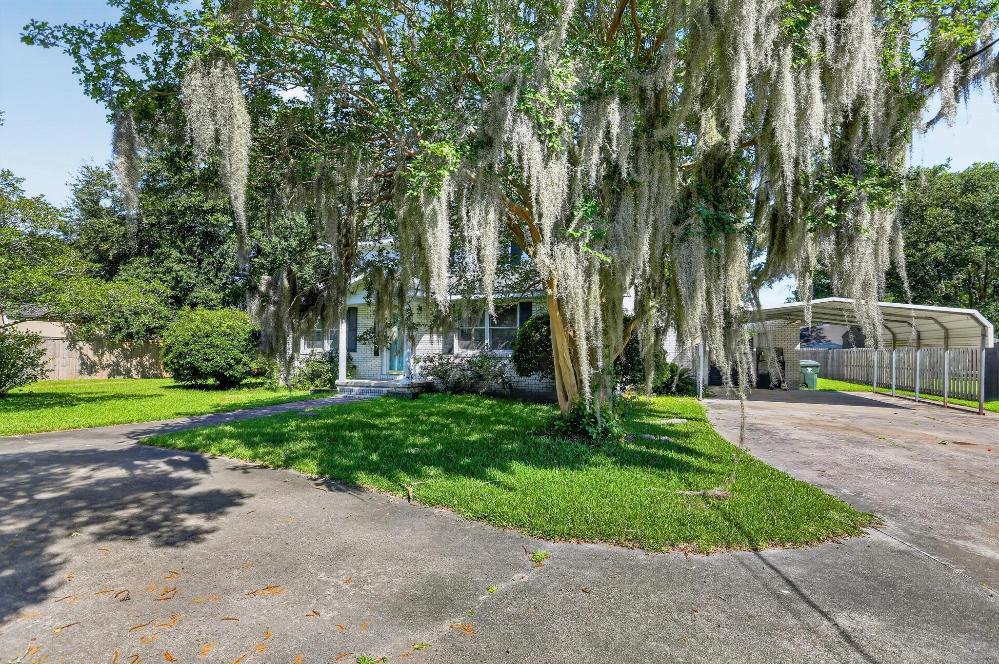 1705 Redwood Dr