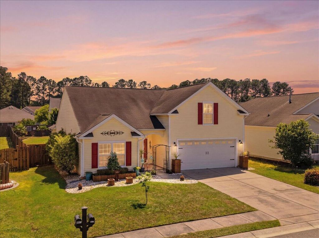 Photo of 8009 Henderson Road, Summerville, SC 29483 (MLS # 26011236)