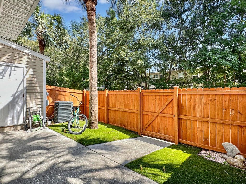 Photo of 1005 Island View Court, Charleston, SC 29492 (MLS # 26012891)
