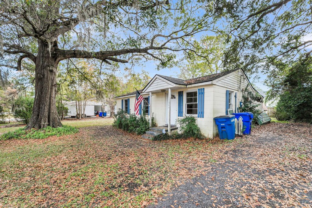 Photo of 1849 Dogwood Road, Charleston, SC 29414 (MLS # 25031815)