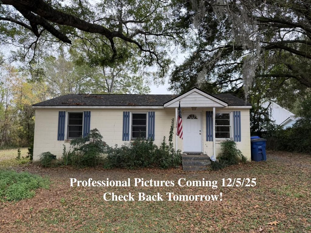 Photo of 1849 Dogwood Road, Charleston, SC 29414 (MLS # 25031815)
