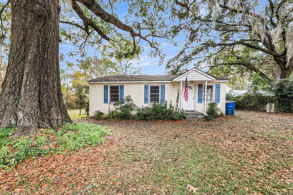 Photo of 1849 Dogwood Road, Charleston, SC 29414 (MLS # 25031815)