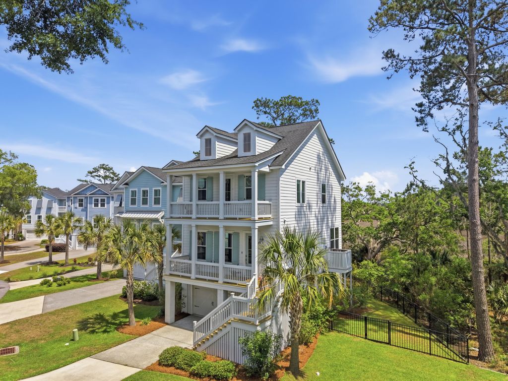 Photo of 820 Forrest Drive, Charleston, SC 29492 (MLS # 26013559)