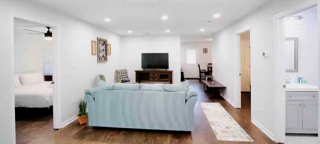 5817 Chaucer Drive