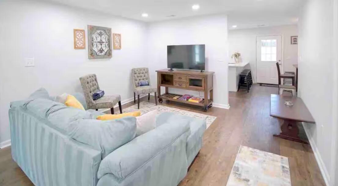 5817 Chaucer Drive