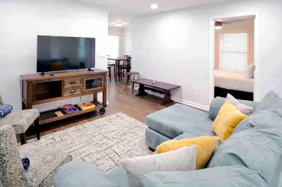 5817 Chaucer Drive