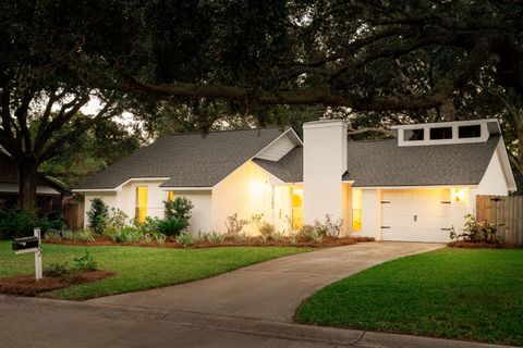 Photo of 1182 Main Canal Drive, Mount Pleasant, SC 29464 (MLS # 25027999) Photo of 1182 Main Canal Drive, Mount Pleasant, SC 29464 (MLS # 25027999)
