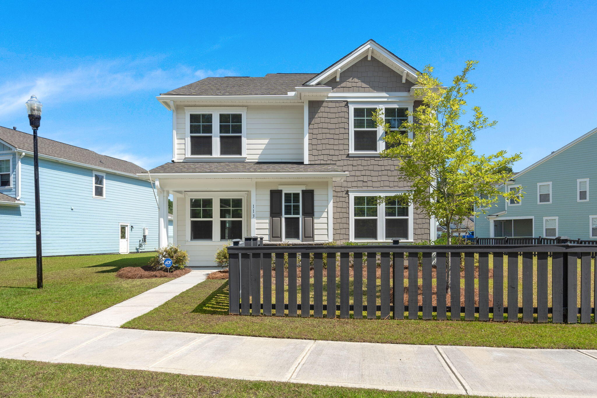 View Summerville, SC 29483 house