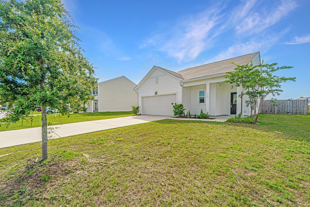 Photo of 109 Lyra Lane, Summerville, SC 29486 (MLS # 25032139)