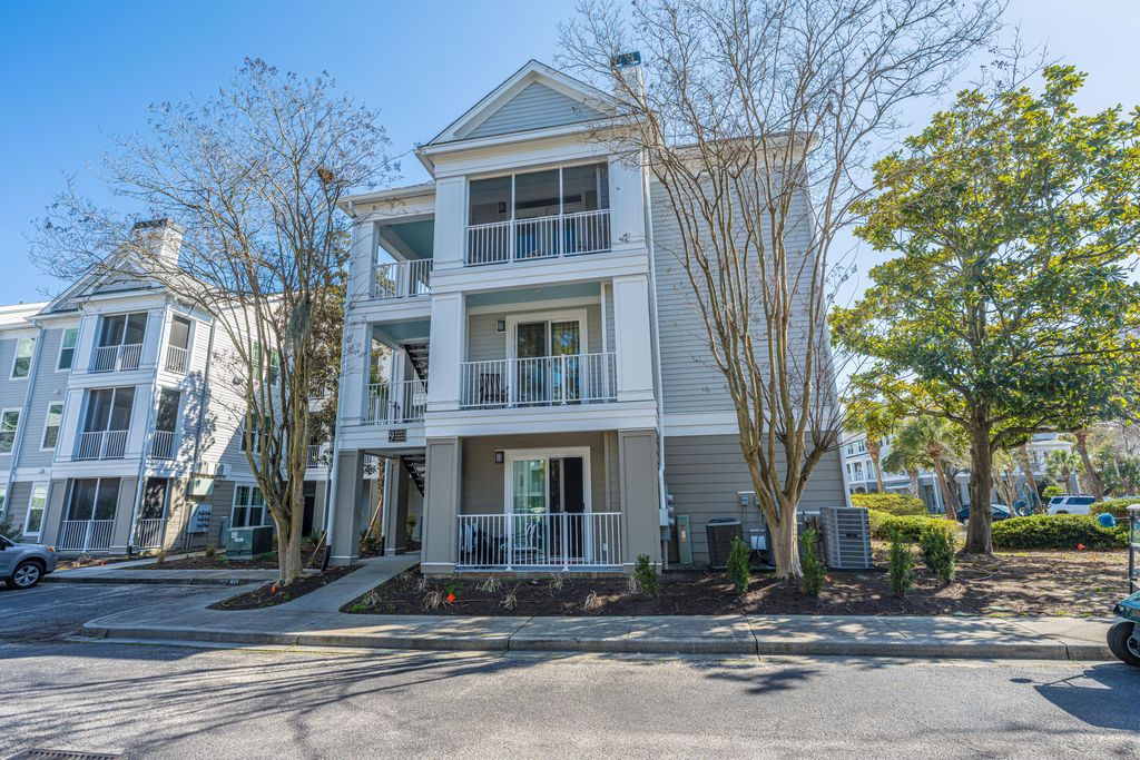 Photo of 130 River Landing Drive #9320, Charleston, SC 29492 (MLS # 26015211)
