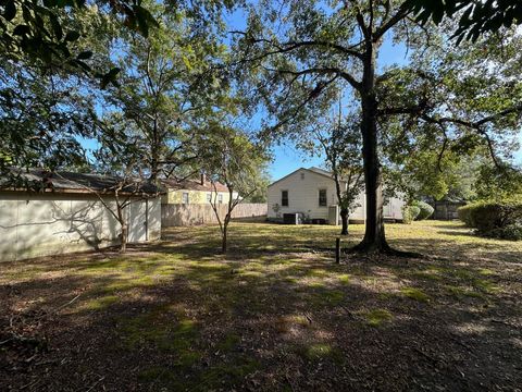 A home in North Charleston