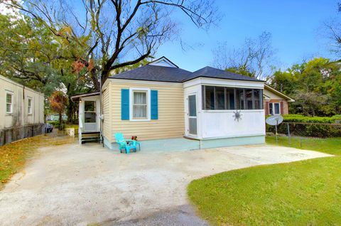 A home in North Charleston