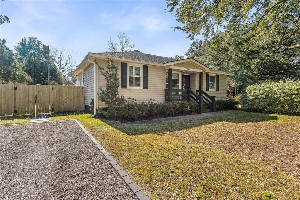 Photo of 2119 Coker Avenue, Charleston, SC 29412 (MLS # 26003328)