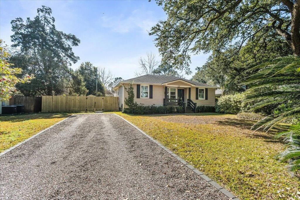 Photo of 2119 Coker Avenue, Charleston, SC 29412 (MLS # 26003328)