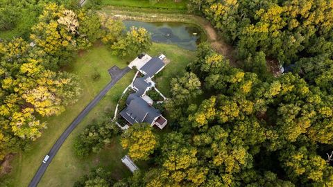 A home in Wadmalaw Island