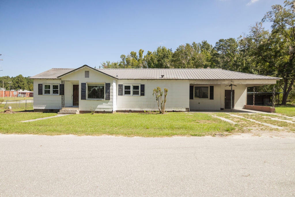 Photo of 402 New Street, Smoaks, SC 29481 (MLS # 26026197)
