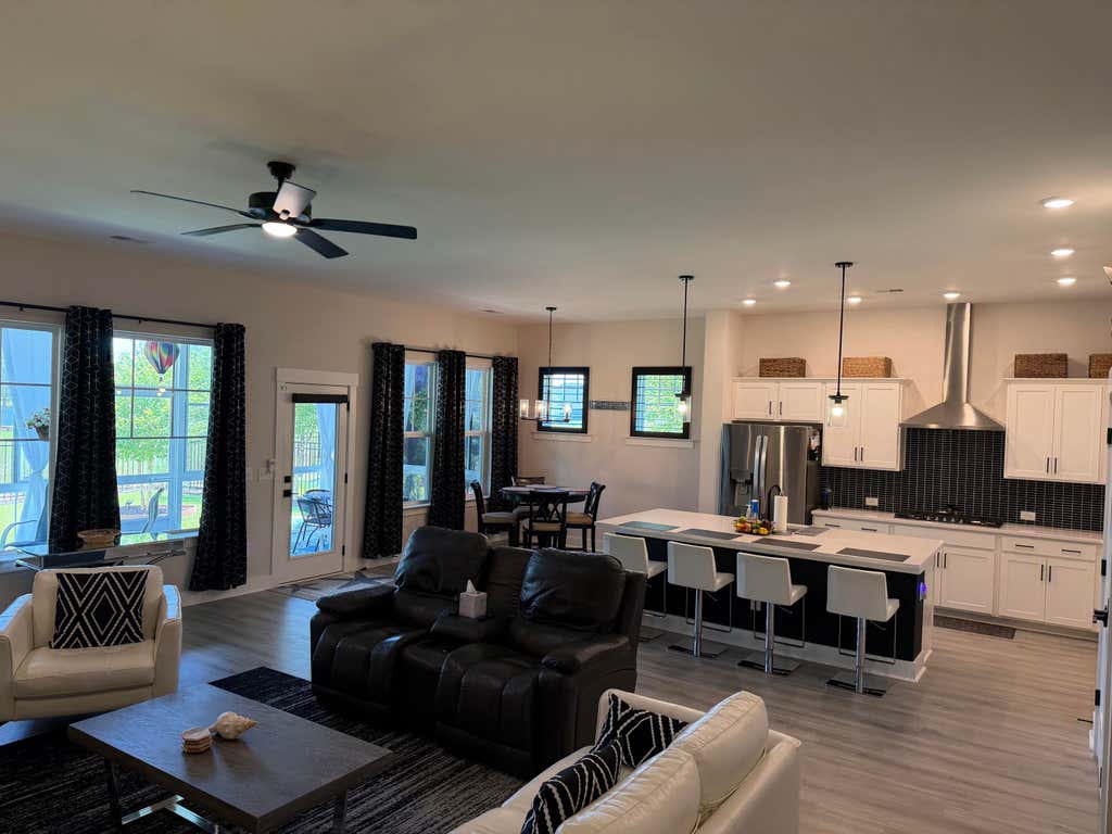 Photo of 896 Carnes Crossing, Summerville, SC 29486 (MLS # 26018170)