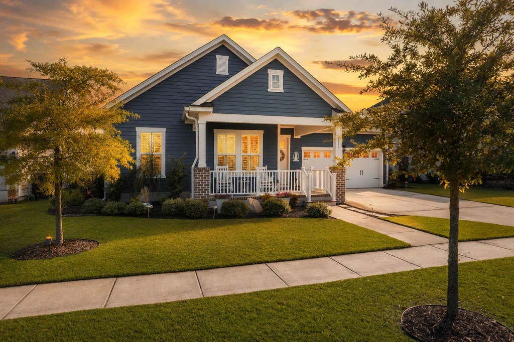 Photo of 896 Carnes Crossing, Summerville, SC 29486 (MLS # 26018170)