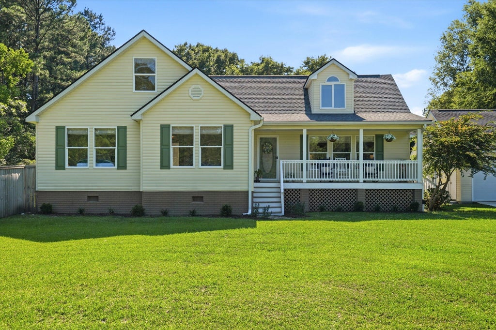 Photo of 442 Sun Valley Lane, Moncks Corner, SC 29461 (MLS # 26017009)