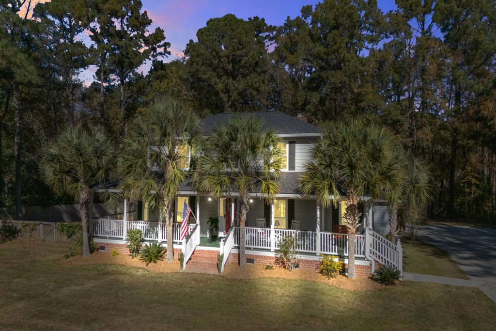 Photo of 302 Huntington Road, Summerville, SC 29483 (MLS # 25030844)