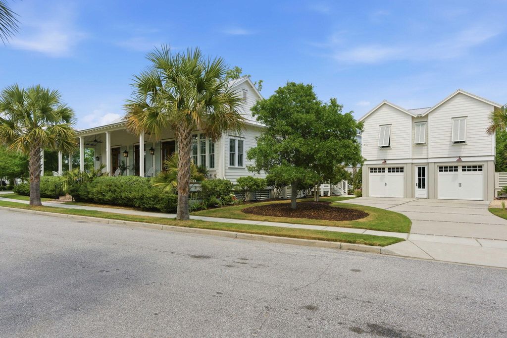 Photo of 359 Bridgetown Pass, Mount Pleasant, SC 29464 (MLS # 26011330)