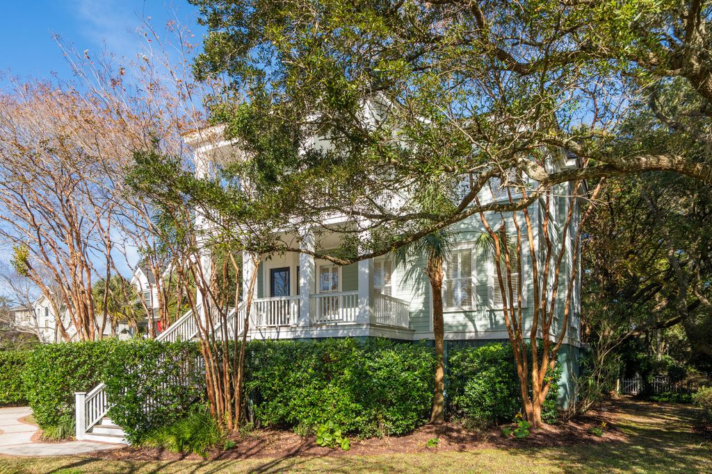 Photo of 832 Fiddlers Point Lane, Mount Pleasant, SC 29464 (MLS # 25031514)