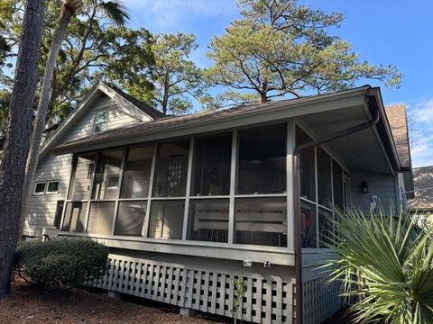 A home in Edisto Island