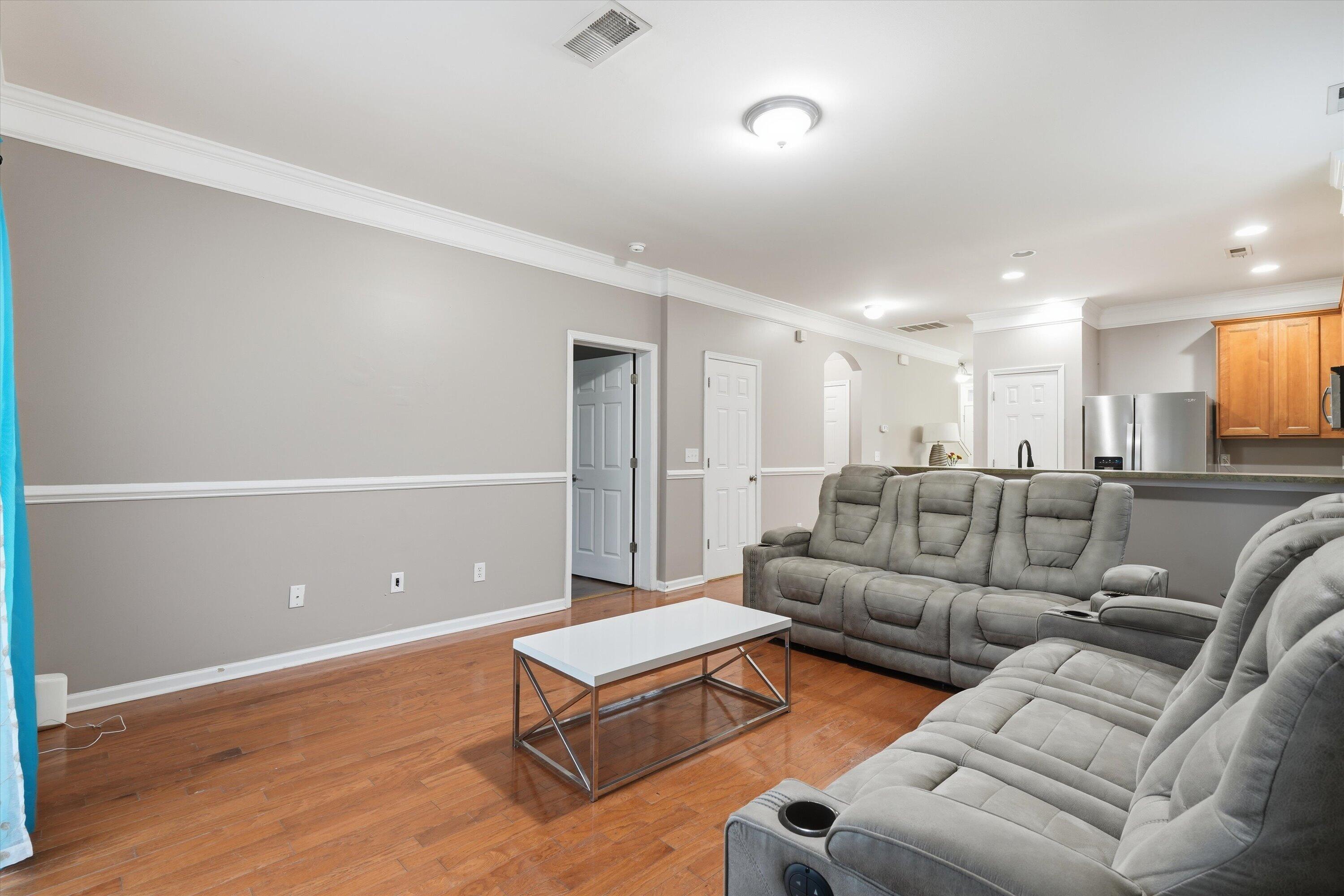 222 Oglethorpe Circle
