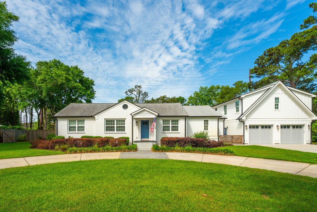 Photo of 1010 Lansing Drive, Mount Pleasant, SC 29464 (MLS # 26013761)
