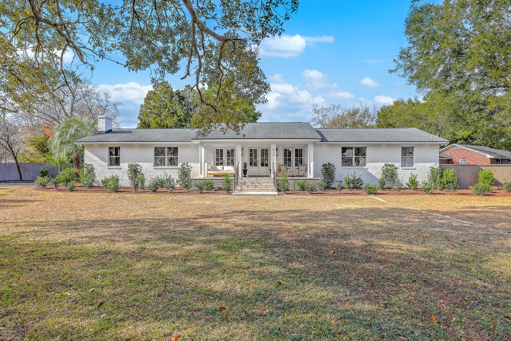 Photo of 434 Shannon Drive, Mount Pleasant, SC 29464 (MLS # 25033143)